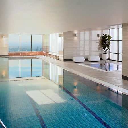 Meriton Suites World Tower, Sydney Esterno foto The pool at the hotel