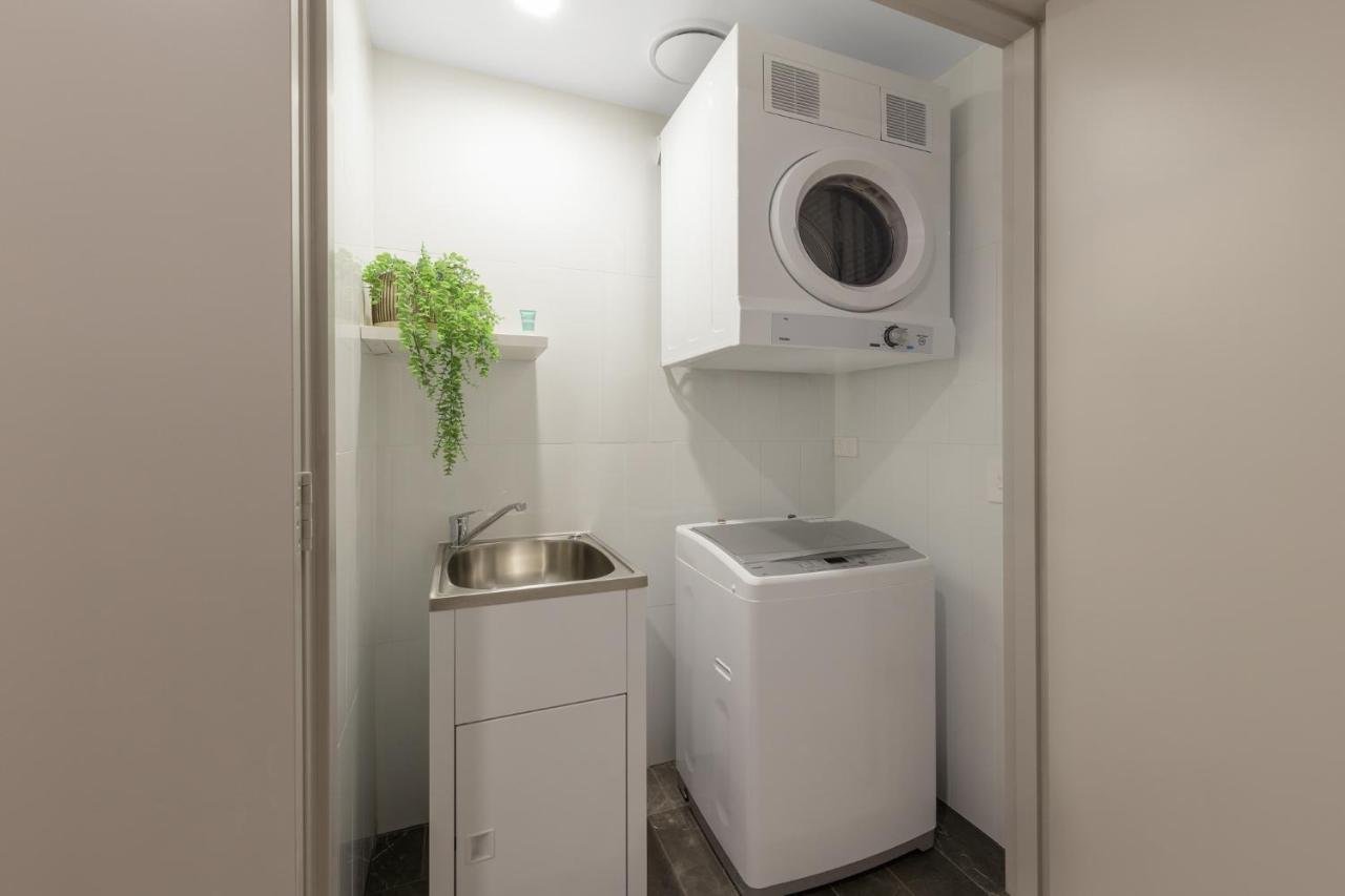 Meriton Suites World Tower, Sydney Esterno foto Laundry room