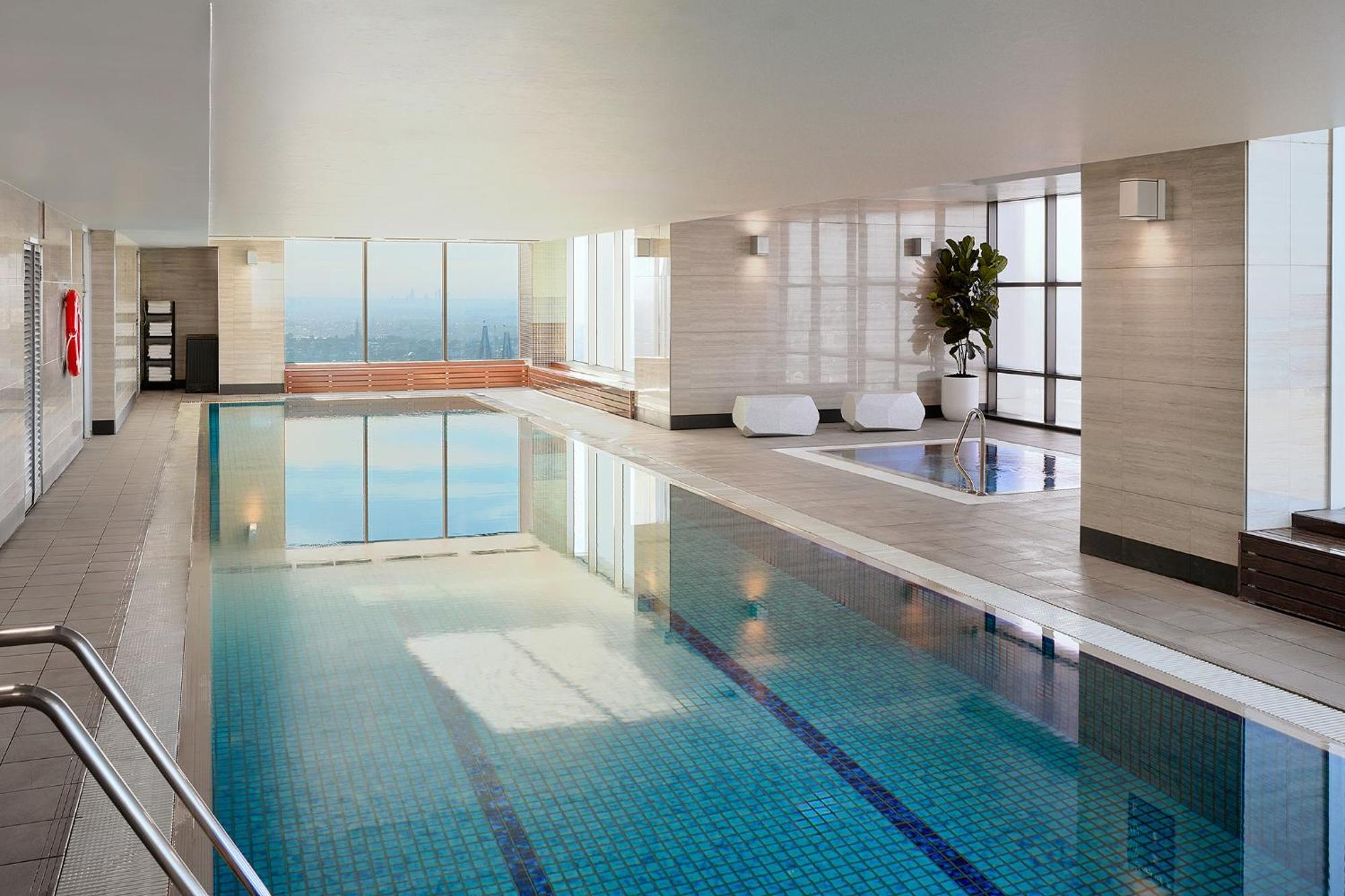 Meriton Suites World Tower, Sydney Esterno foto The pool at the hotel
