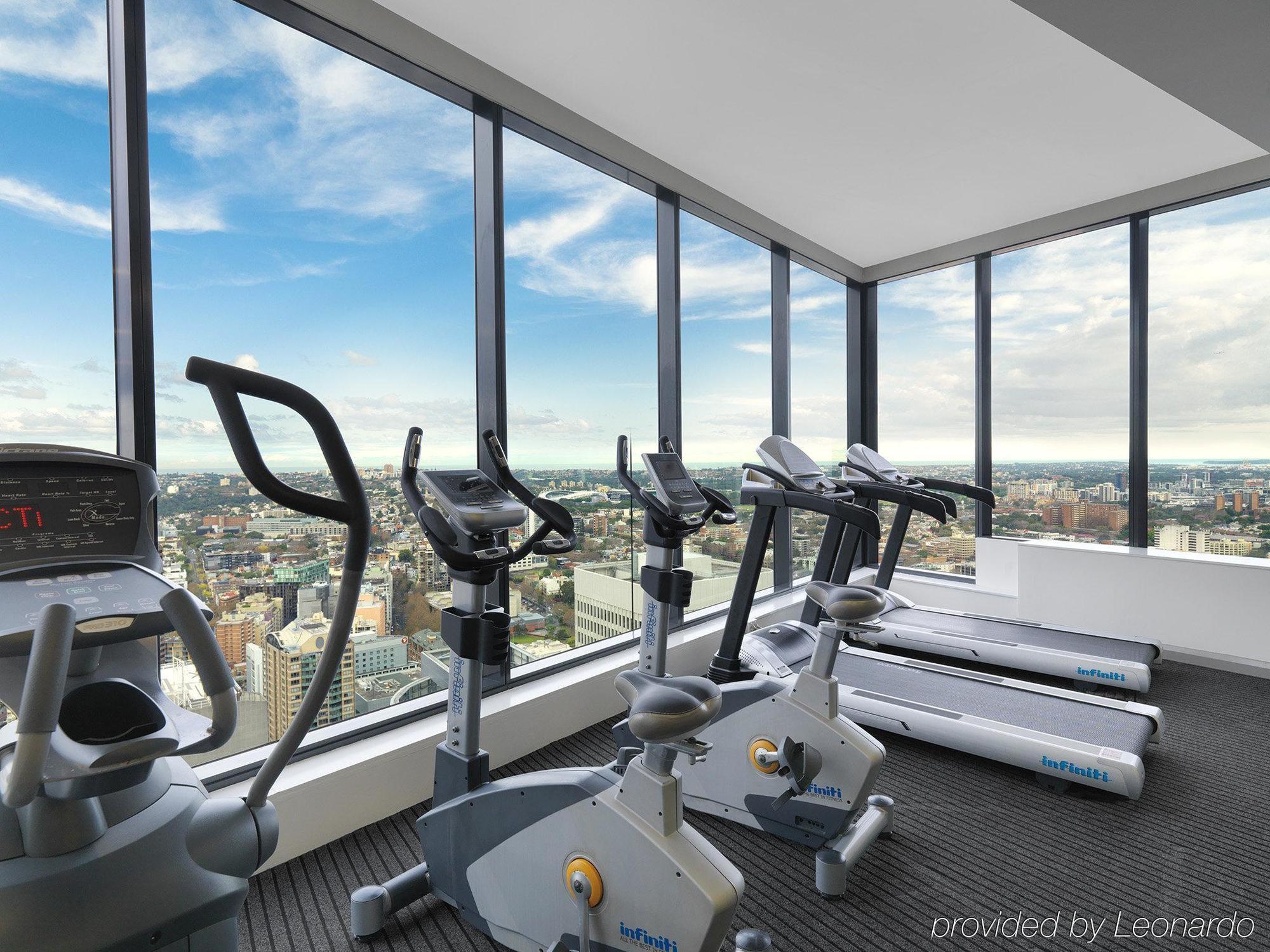 Meriton Suites World Tower, Sydney Esterno foto The gym at the 36th floor